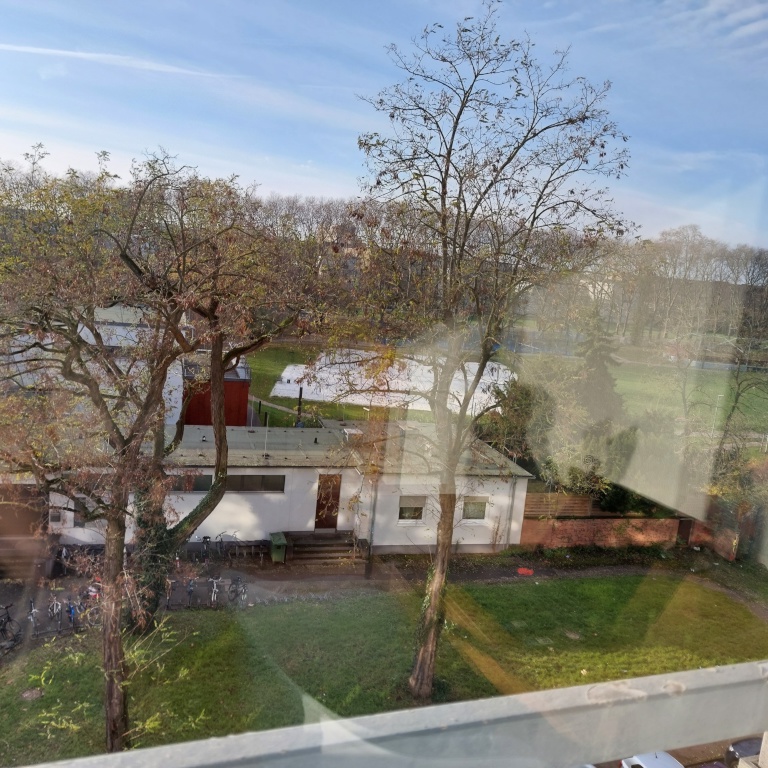 Helles/ruhiges und frisch renoviertes Appartement (24 qm) bei der Hauptmensa und Unibibliothek ab 1.10.26 zu vermieten. Das attraktive Angebot eine vollmöblierte, löffelfertige Wohnung im Köln Campus. Das Haus ist sehr gepflegt und sicher. – Zülpicher Wall 16, 50674 Köln Neustadt-Süd – Vorschaubild 2
