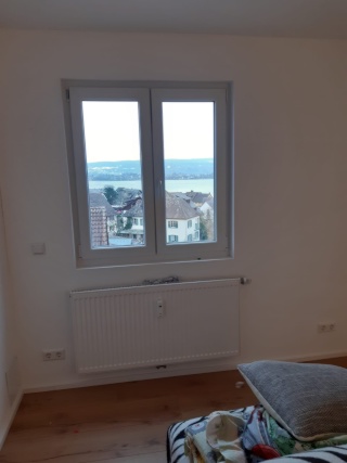 Anzeigenbild: Zimmer NUR für Frauen mit Dachschräge und Seesicht
Option auf zweites Zimmer mit 11 qm ohne Dachschräge

nur Pauschalmiete  möglich
beide Zimmer Gesamtmiete 540 Euro