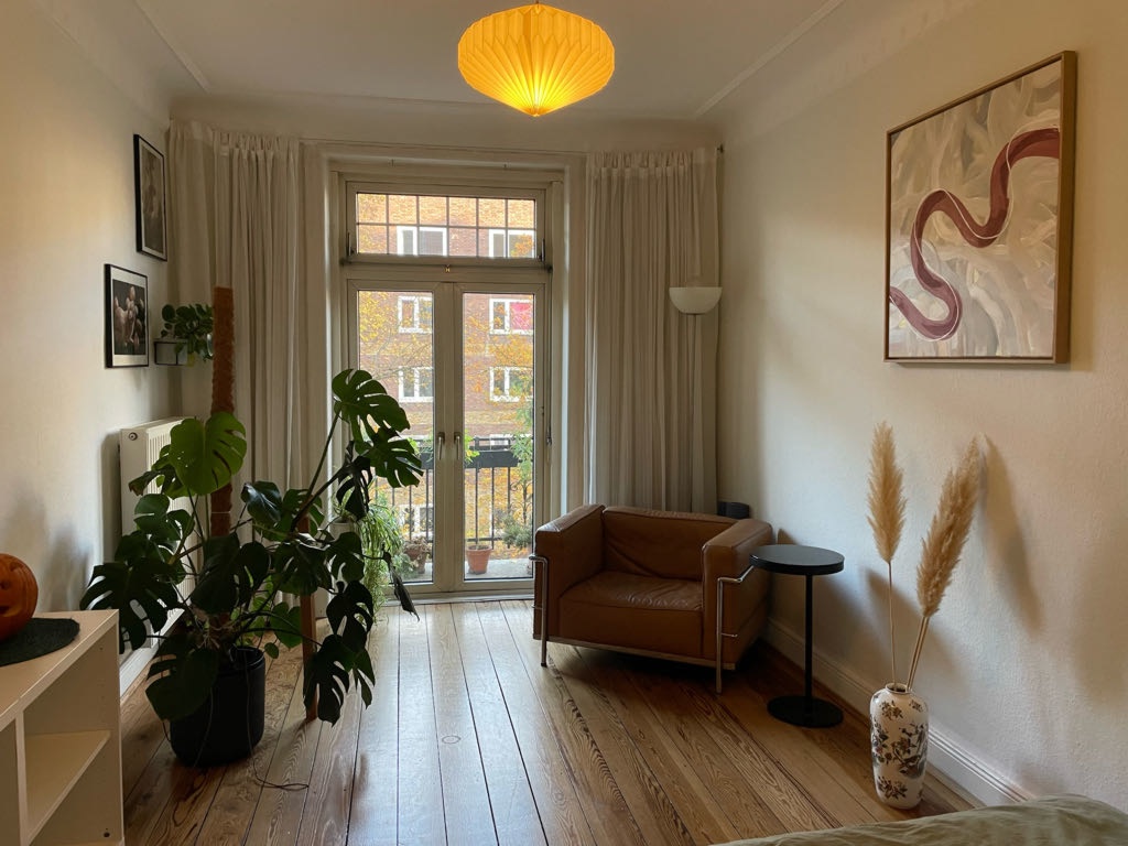 Flat Winterhude Alsterdorfer Straße 113 - Wohnzimmer mit Balkon