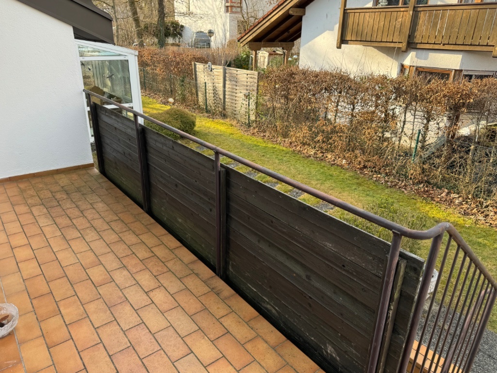 Flat Ottobrunn Burgmaierstraße 9A - Balkon mit Treppe in den Garten