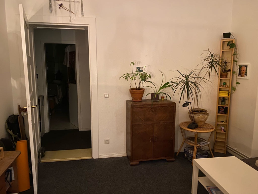Flat Friedrichshain Weserstraße - großes Zimmer/ Wohnbereich
