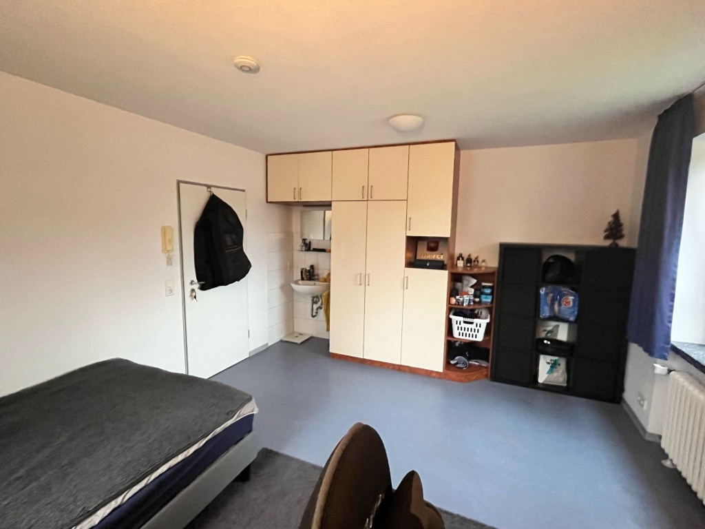 WG-Zimmer Aaseestadt Von-Stauffenberg-Str. 12 - Musterzimmer 2: Genügend Stauraum für erste studentische Erlebnisse und Erfahrungen