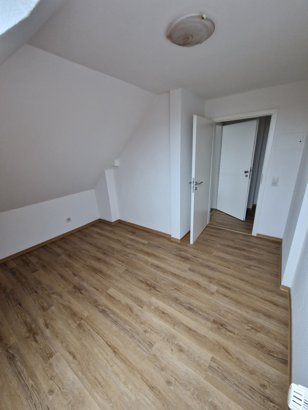 Zentrale 96qm WG-geeignete DG-Wohnung – Ziegelhofstraße 82, 26121 Oldenburg Ziegelhof – Vorschaubild 3