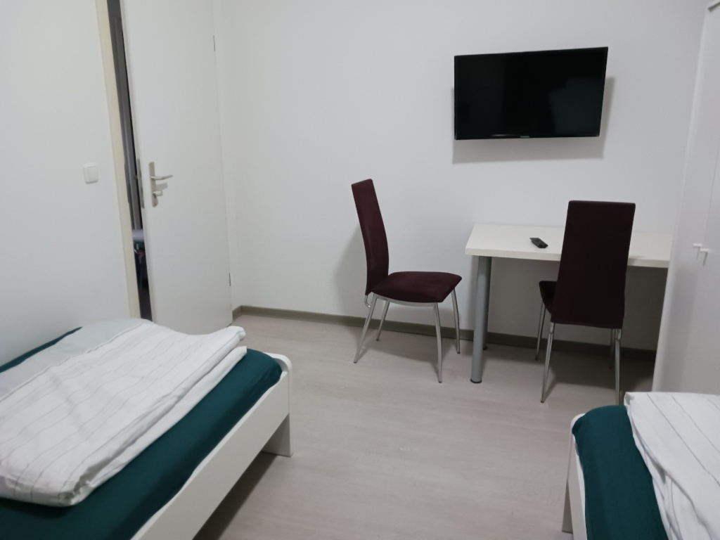 EG-2-Zimmer-4-Betten- Möblierte Wohnung, WG-Geeignet in 28237 Bremen, nahe Waterfront – Goosestr. 51, 28237 Bremen Bremen – Vorschaubild 2