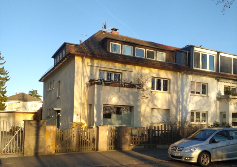 Einmalige Rheinlage Zwischenmiete in 3er WG mit großer Terrasse und