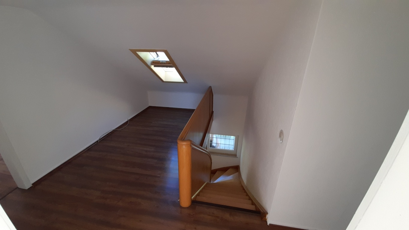 Apartamento Wehrda Unter dem Gedankenspiel - Flur DG / Treppenhaus