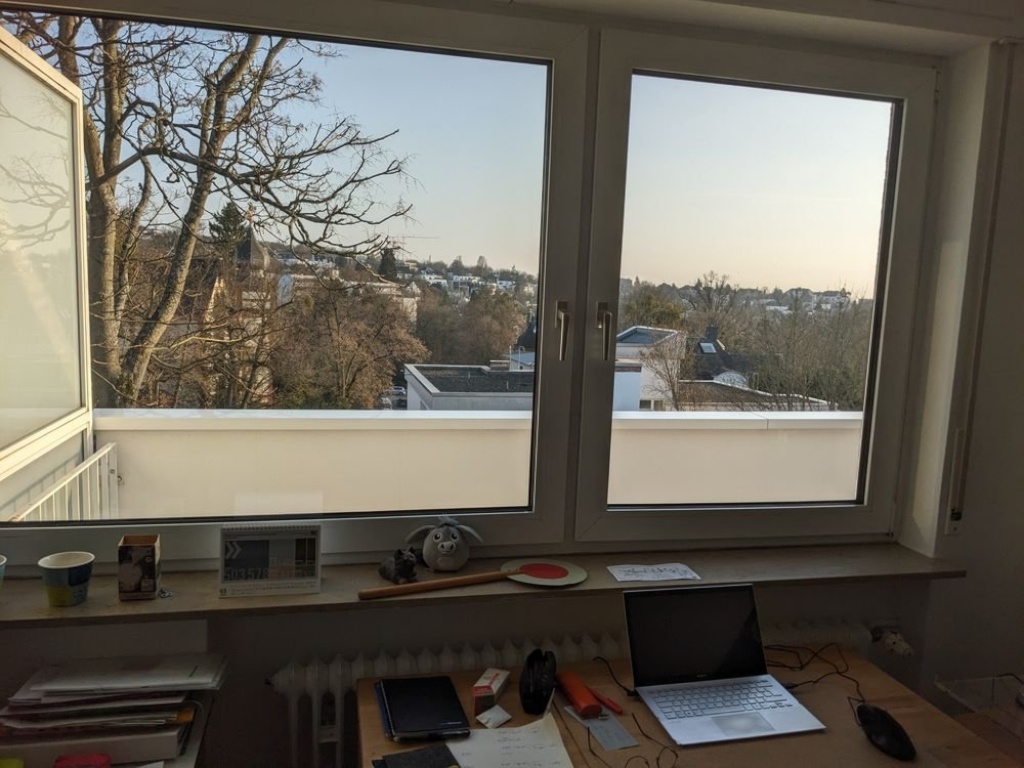 Gut geschnittene, helle 4-Zi. Wohnung im Penthouse-Stil am obereren Kurpark – Parkstraße 61a, 65191 Wiesbaden Sonnenberg – Vorschaubild 2