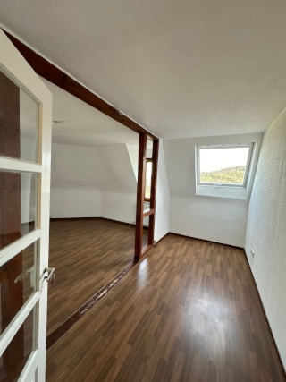 Anzeigenbild: B23-1 Schönes, großes Zimmer mit Charme im Stuttgarter Osten