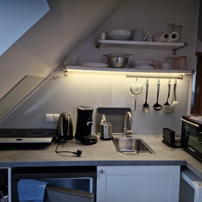 Habitación en WG Schwabach Konrad-Adenauer-Straße - Kochnische mit Kühlschrank