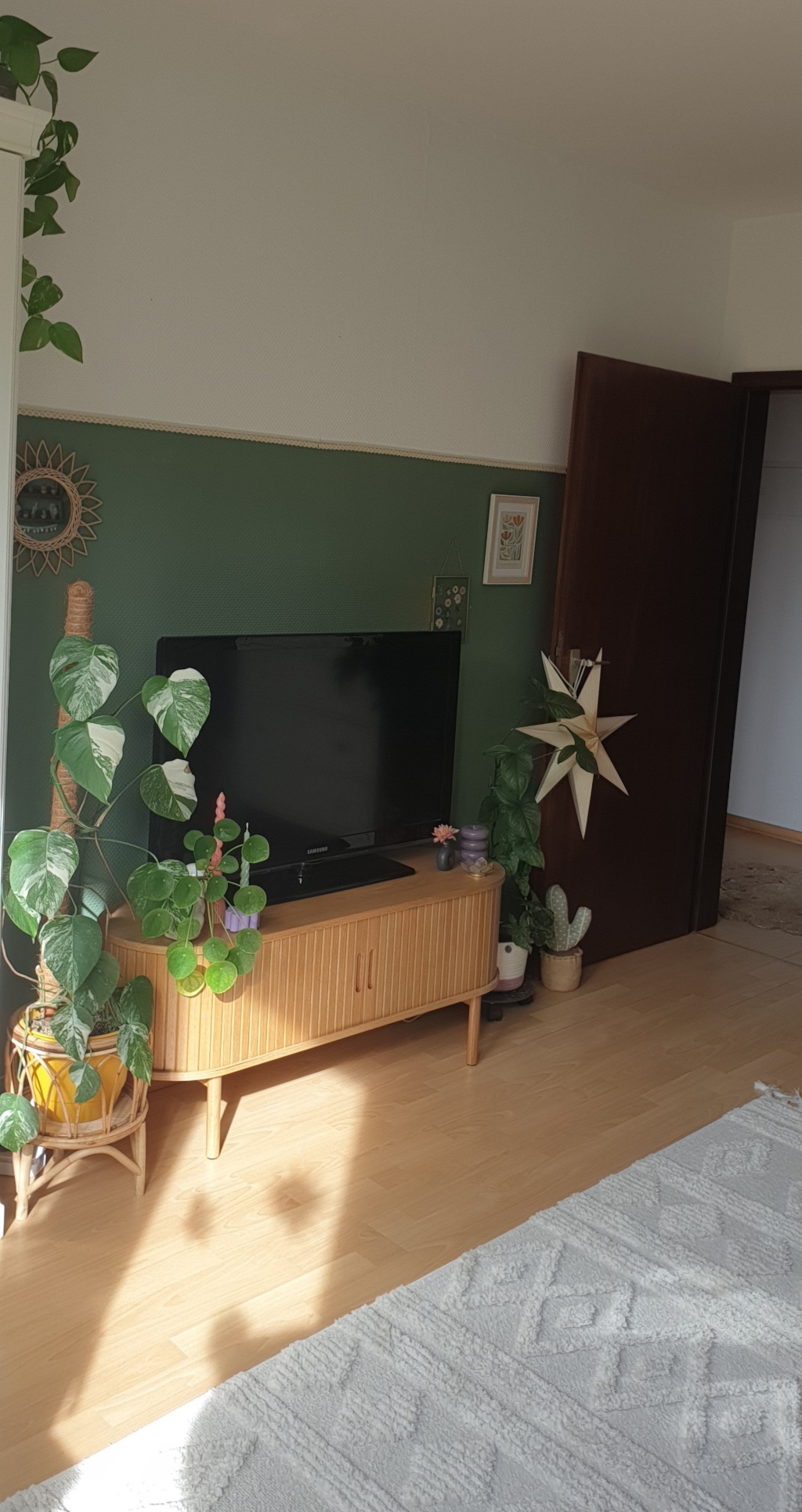 **KURZFRISTIG!! Wunderschöne zentrale 2 1⁄2 Zimmer Wohnung**