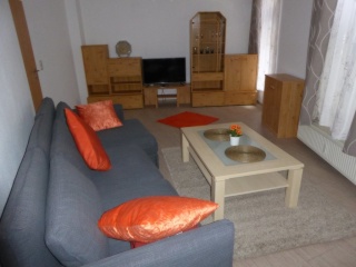 Anzeigenbild: Möbl.4-Raum Apart. warm 1150 € komplett ausgestattet.