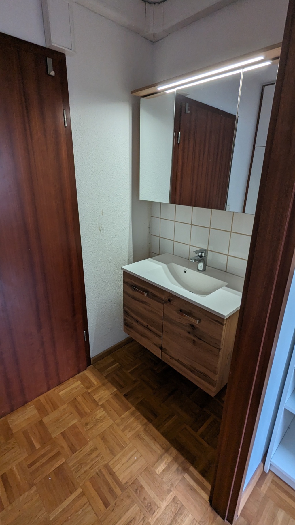 WG-Zimmer Ost Stafflenbergstr.66 - Sanitär in den Zimmern (Zimmer 2 Altbau)