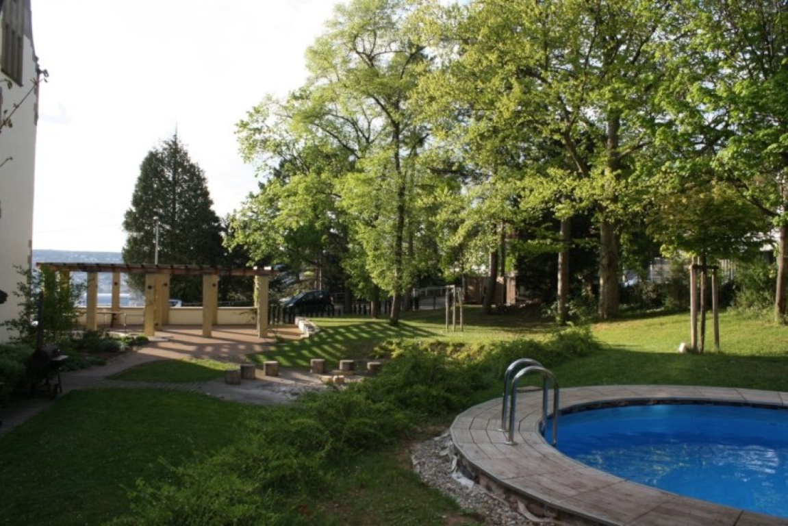 WG-Zimmer Ost Stafflenbergstr.66 - Garten, Pergola und Pool