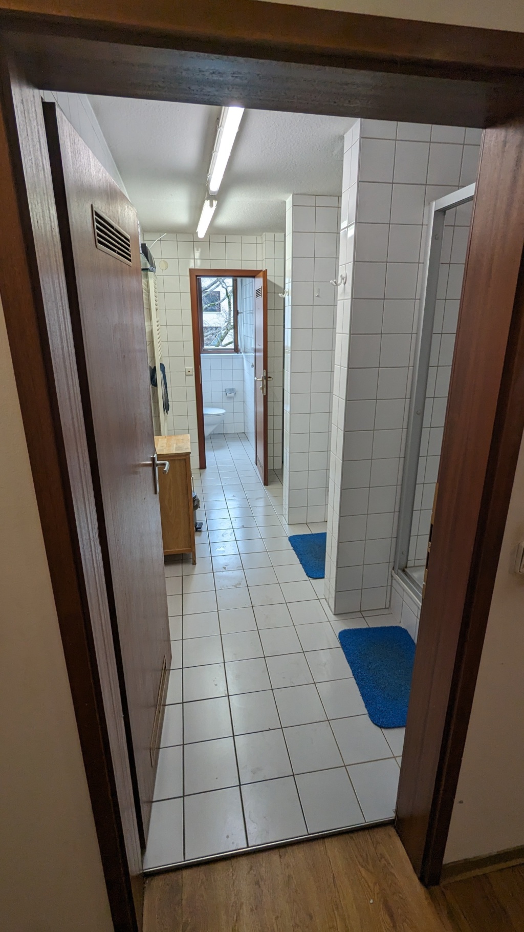 WG-Zimmer Ost Stafflenbergstr.66 - Bad mit Duschen