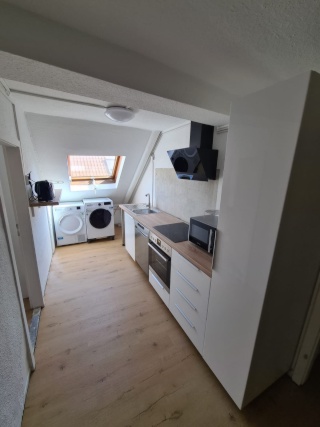 Anzeigenbild: Frisch renovierte 4er WG mitten in der Stadt (DG Zi. 3)