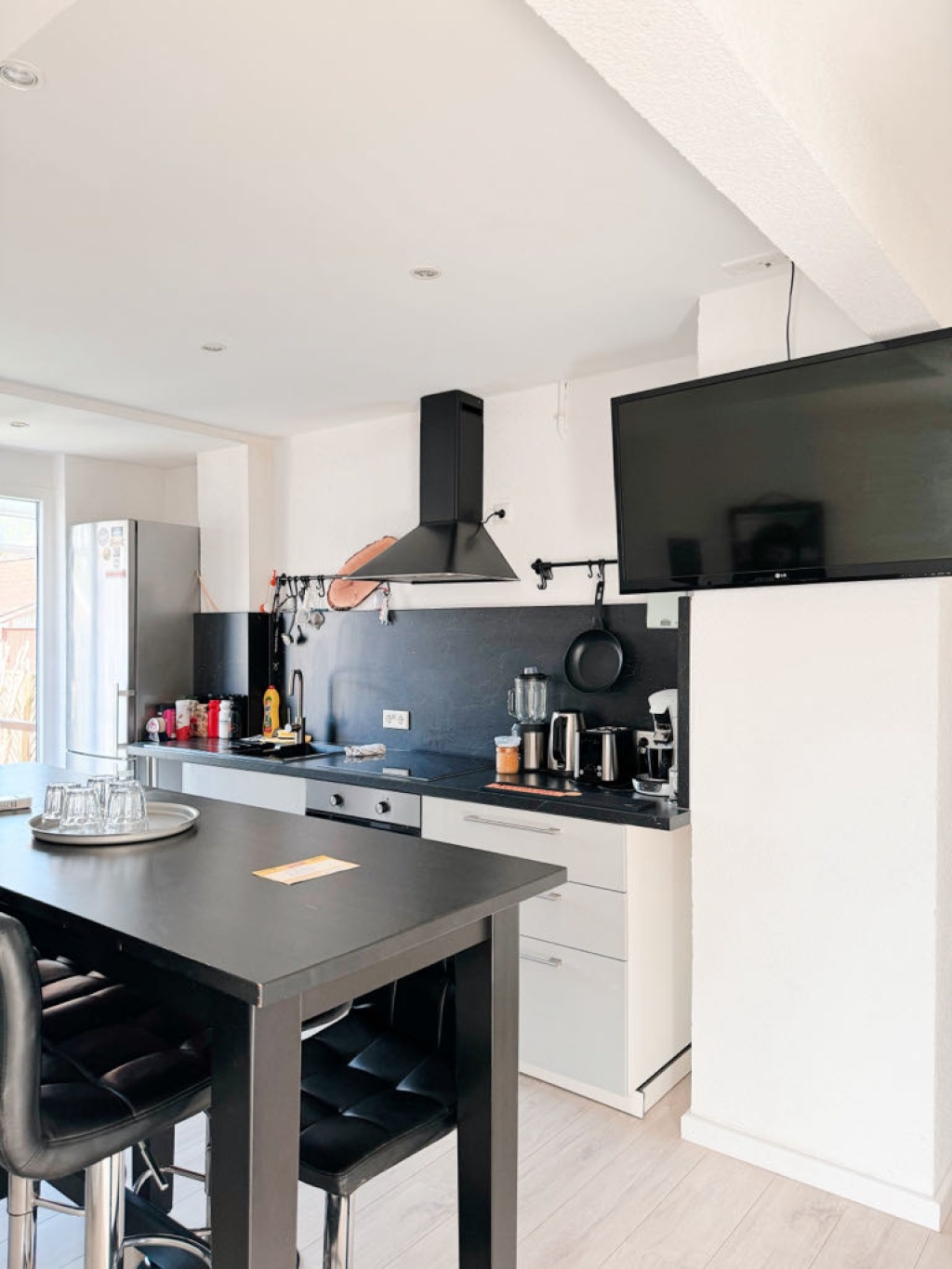 Flatshare Stammheim Wigandstraße 4 - Küche und Essbereich