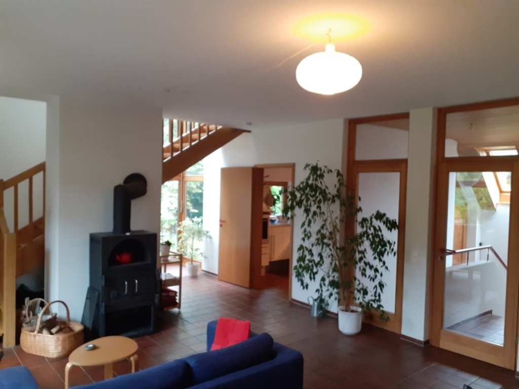 Wohnung Lokstedt Liethwisch - Wohnzimmer 2/ Türen zu Küche und Eingangsbereich(EG)
