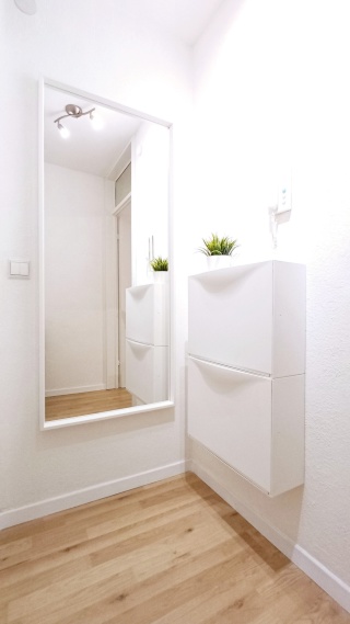 Anzeigenbild: 1-Zimmer-Wohnung, S-Ost (Stöckach), möbliert, zentrale Lage, unbefristet