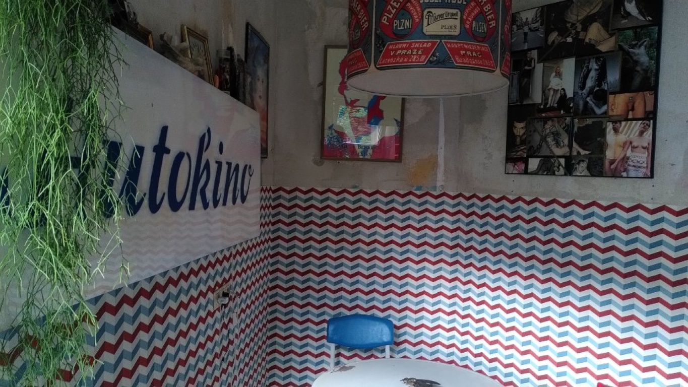 Flat Neukölln Lohmühlenstraße 38 - I did the wallpaper myself and very proud of it