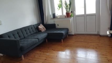 Imagen del anuncio: Ab SOFORT: 1 ZIMMER zur Untermiete in einer sonnigen 3-Zimmer-Wohnung neben dem Alexzentrum mit Blick auf einen großen und grünen Hof