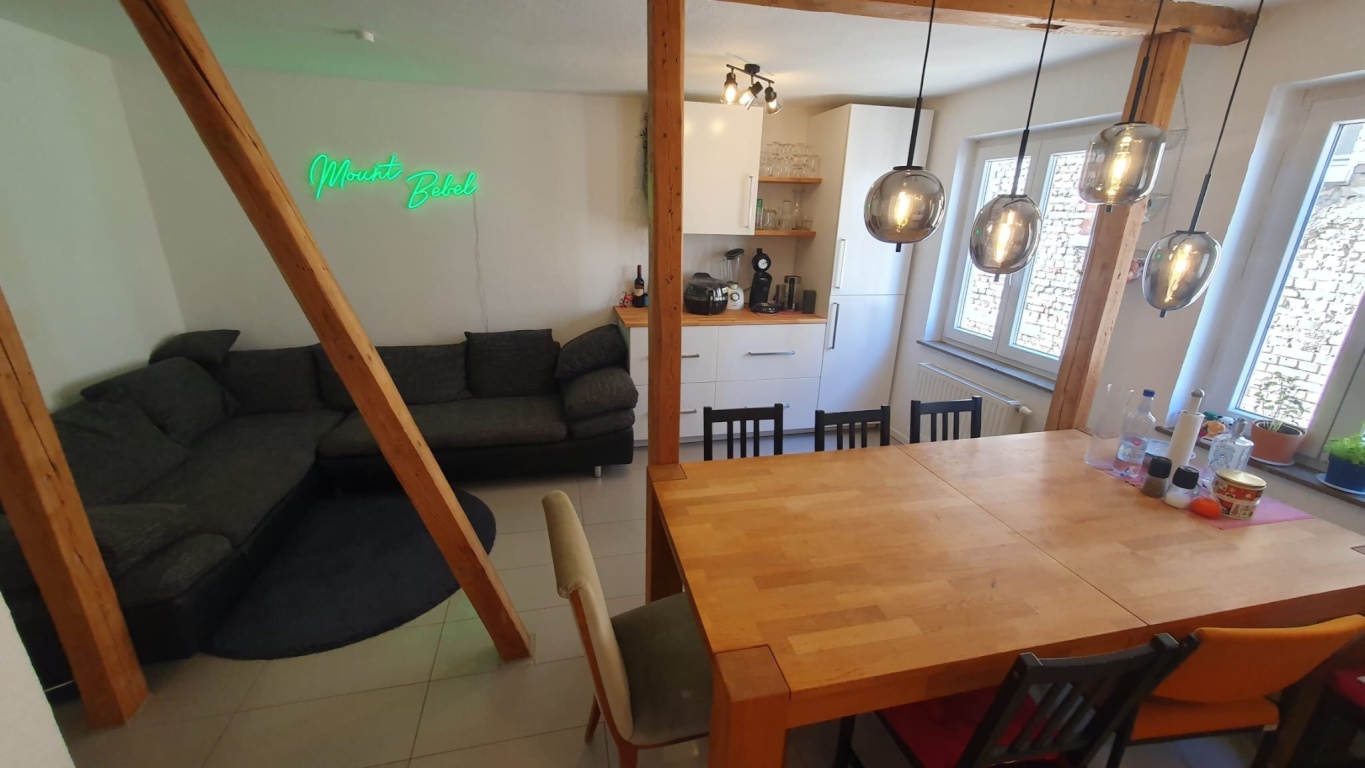 Flatshare West Bebelstraße - Geräumige Küche mit Wohnzimmer