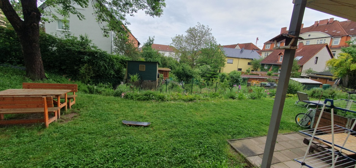 Gemeinschafts Garten, Terrasse und ganz viel Platz zum Wohl fühlen