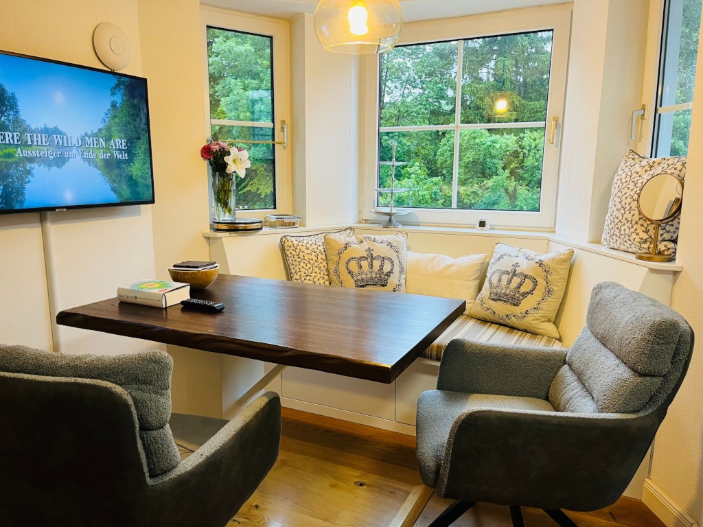 Flat Unterföhring Isaraustrasse 55a - Küche Esstisch Bild 2