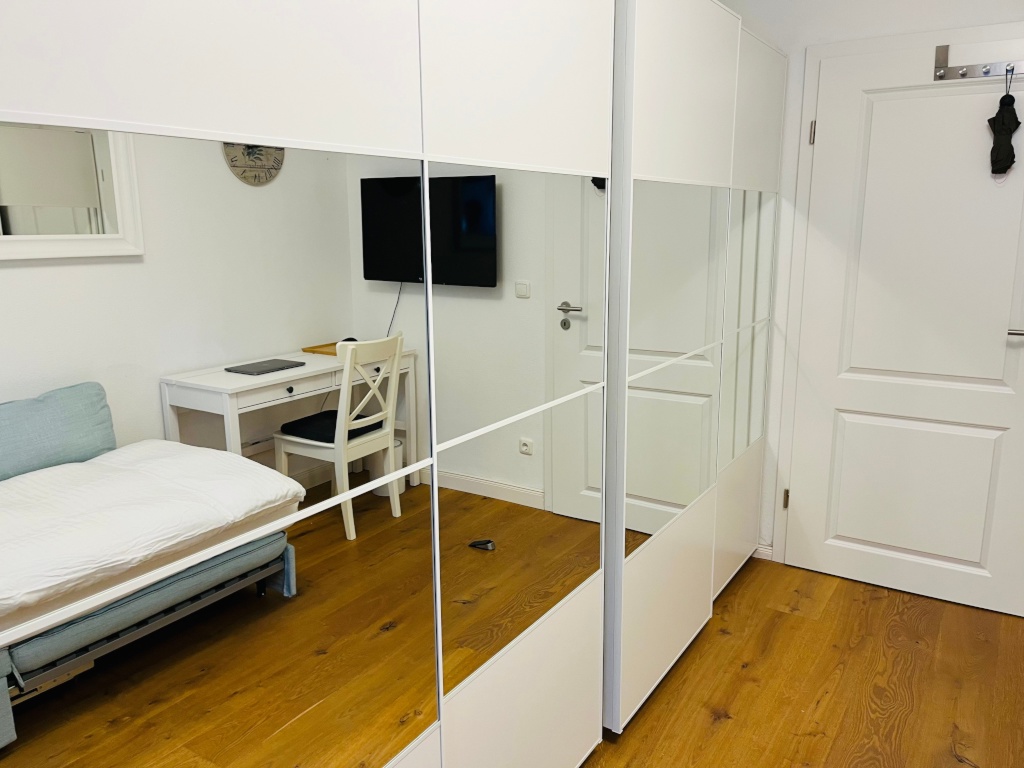 Flat Unterföhring Isaraustrasse 55a - Zimmer Schlafen Schrank