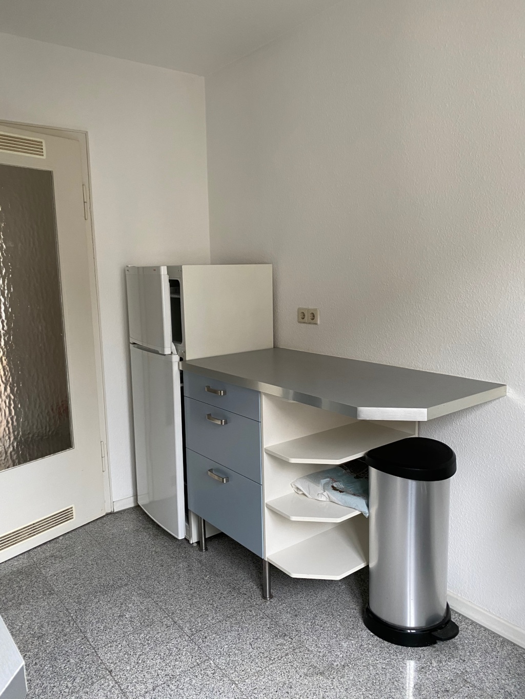 Sonnige 1 Zimmer Wohnung in Bad Cannstatt – Erbsenbrunnengasse 11, 70372 Stuttgart Bad Cannstatt – Vorschaubild 2