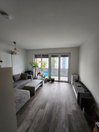 Tolle Zimmer mit Balkon in eine 2er-WG für Studenten & Berufseinsteiger/ Private room with a balcony in a new building