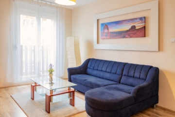 Ad image: EXCLUSIVE WOMEN OF THE MEDICINAL FACULT PECS WITH KLIMA, TV, PANORAMA, BALKON