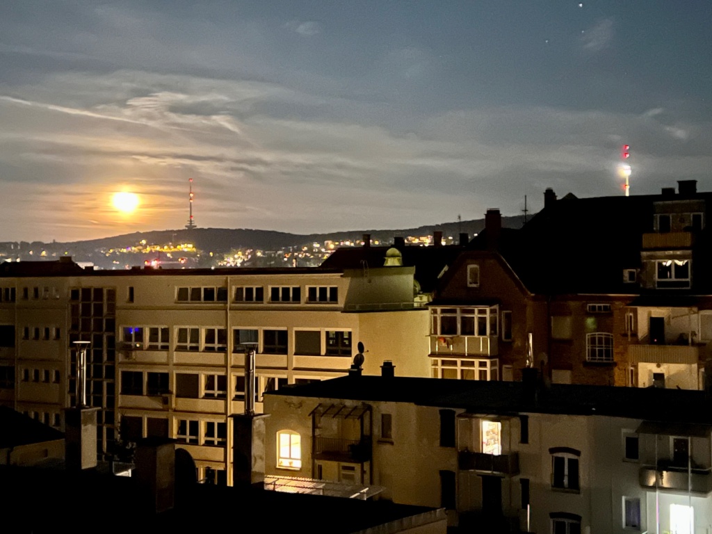 Stilvolle 2-Zimmer-Wohnung mit Fernblick & optionalem Carport – Forststraße 87, Stuttgart 70176 Stuttgart West – Vorschaubild 12