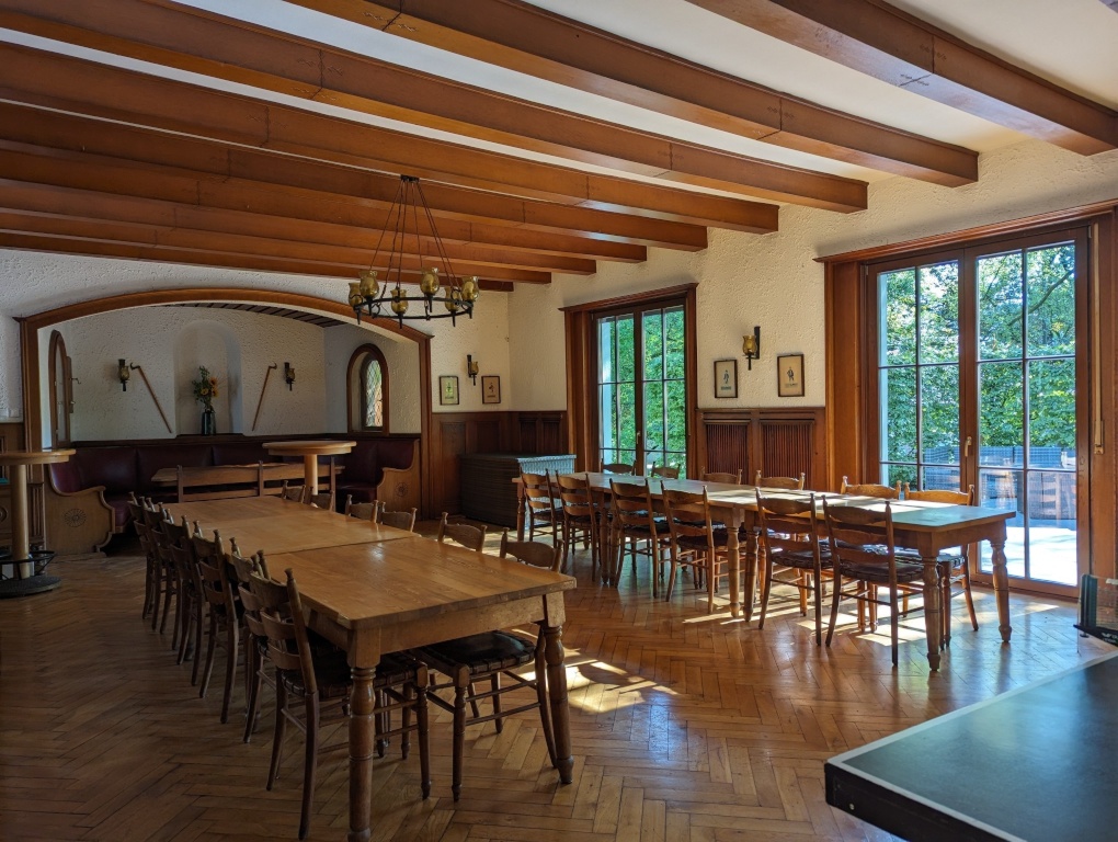 Habitación en WG Aachen Melatener Straße 48 - Saal (linke Hälfte)