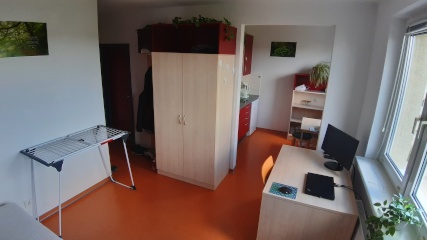Imagen del anuncio: Student Apartment Advertisement