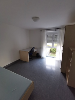 Anzeigenbild: Helles, großes WG Zimmer im Studentenwohnheim, befristet