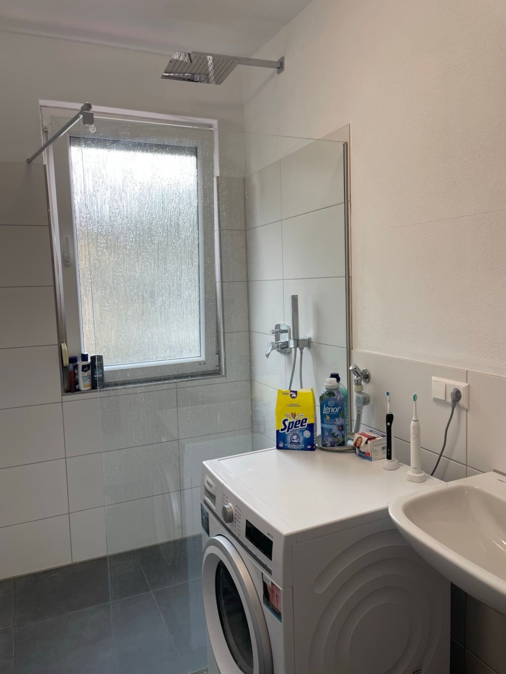 WG-Zimmer Zuffenhausen Sachsenstraße 25 - Bad (1)