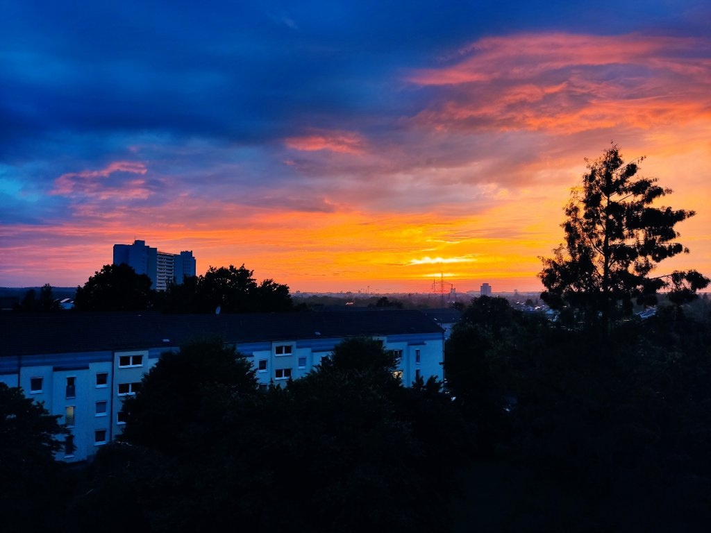 Ruhige, Möblierte 2-Zimmer-Wohnung mit Balkon und neue EBK in Europaplatz / Fasanenhof, Stuttgart. -AUF ZEIT!-