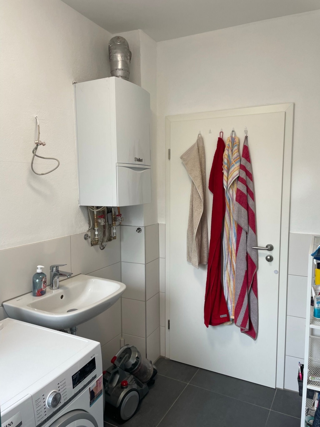 WG-Zimmer Zuffenhausen Sachsenstraße 25 - Bad (2)