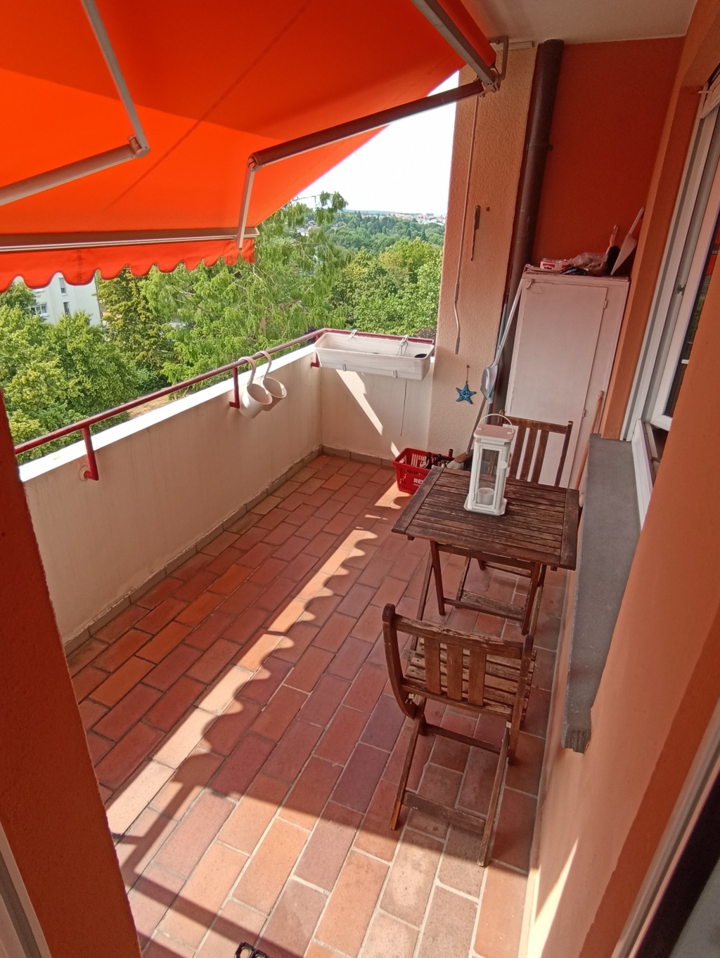 Ruhige, Möblierte 2-Zimmer-Wohnung mit Balkon und neue EBK in Europaplatz / Fasanenhof, Stuttgart. -AUF ZEIT!- – Europaplatz 4, 70565 Stuttgart Fasanenhof – Vorschaubild 3