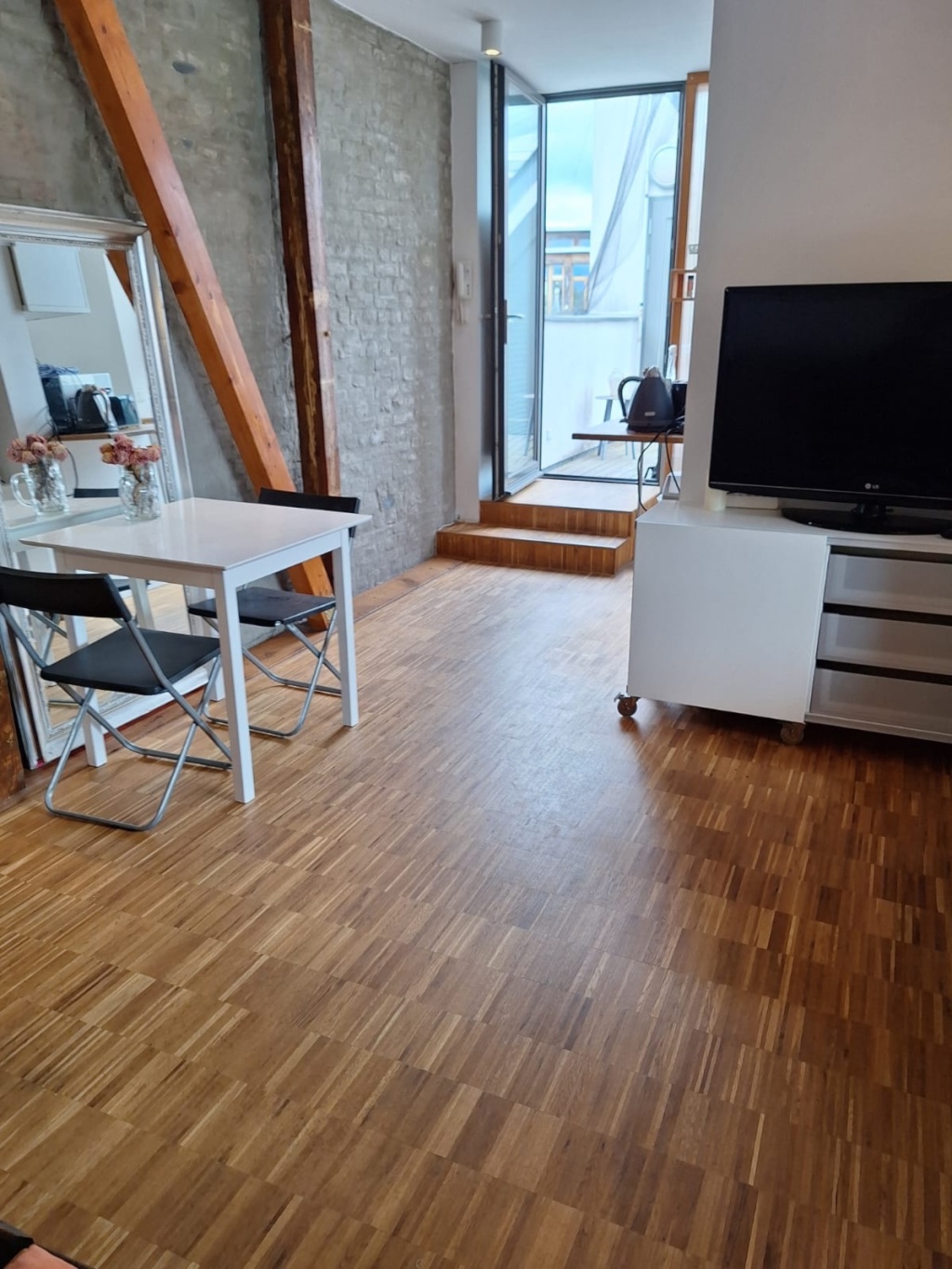 Sunny Top Floor Studio Fschain (short or long-term, mind. 3 Monate) – Jungstr 12, 10247 Berlin – Vorschaubild 11