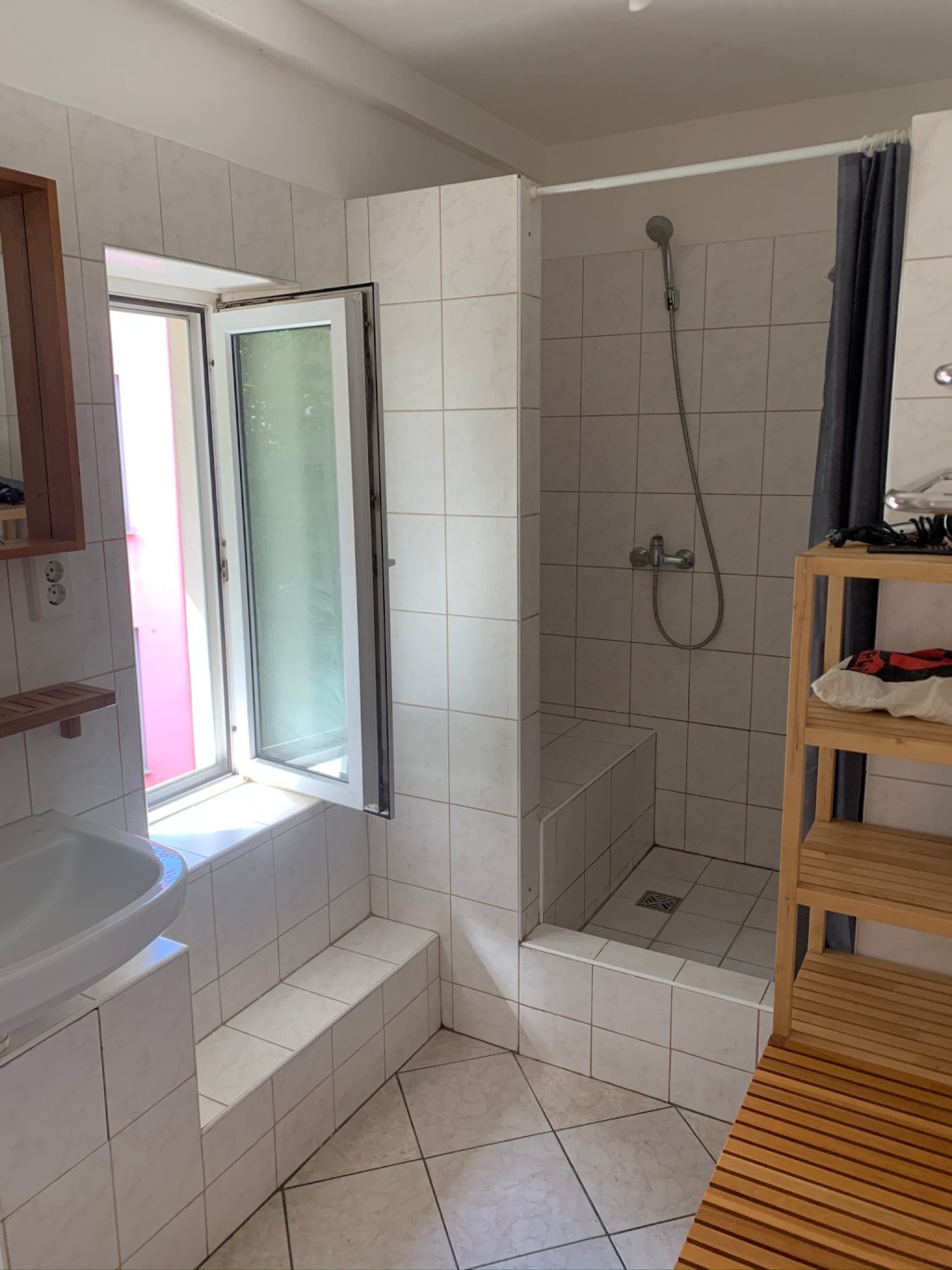 WG-Zimmer Stadtmitte Wielandstraße 9 - Badezimmer (obere Etage)