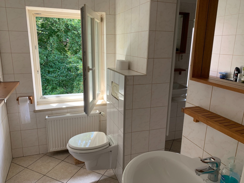 WG-Zimmer Stadtmitte Wielandstraße 9 - Badezimmer (obere Etage)
