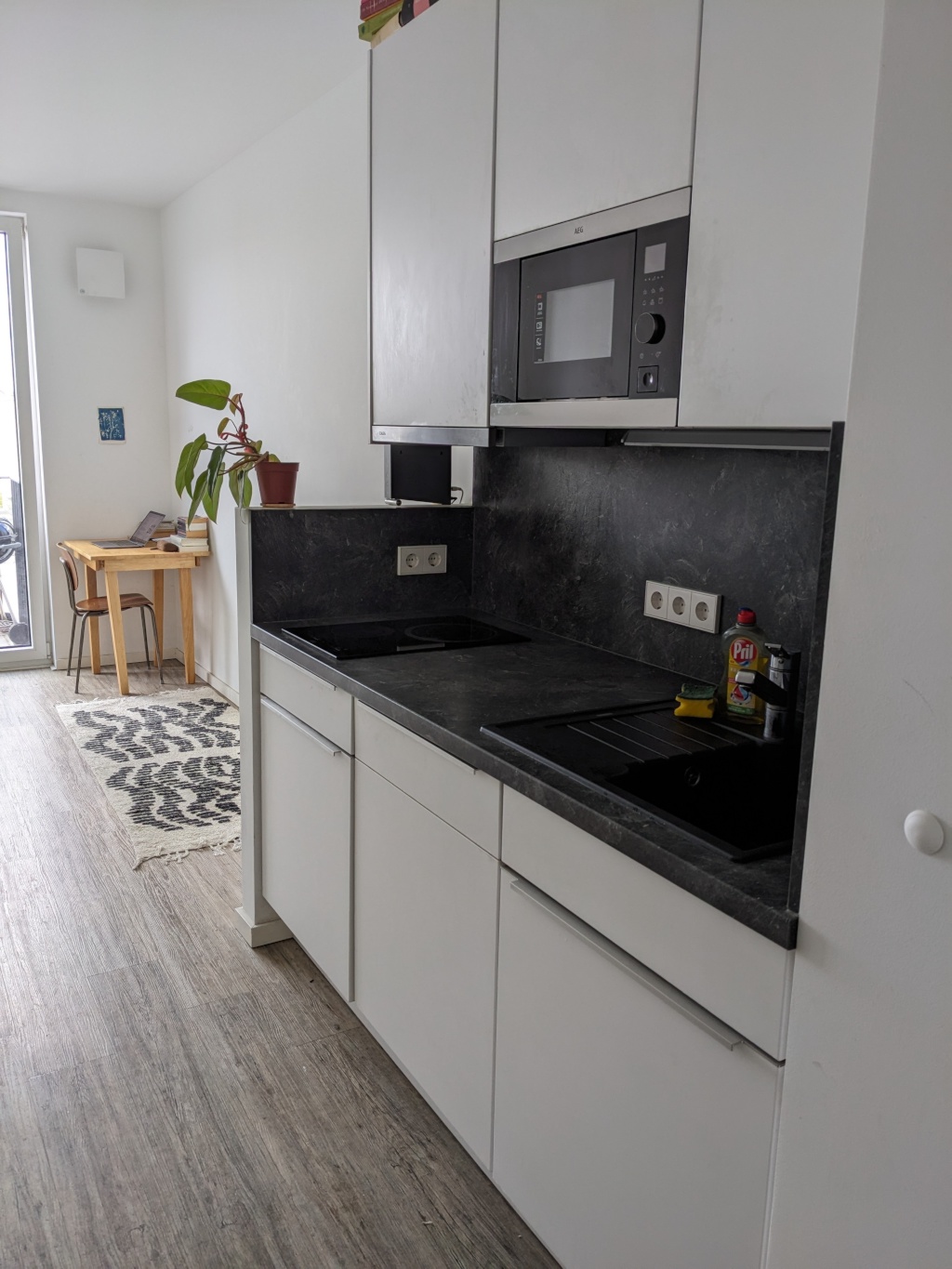 Studio apartment with sunny balcony at the heart of Neukölln for the whole month of September. – Flughafenstr. 72, 12049 Berlin Neukölln – Vorschaubild 4