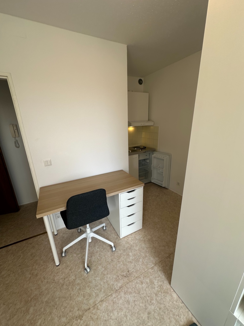 1-Zimmer-Wohnung Bleiweiß Siegfriedstraße - Schreibtisch
