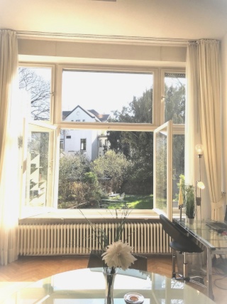 With registration. Free from February 2026: Best location Bonn. Big, central, quiet. All-Inclusiv-Miete. Fully furnished. Well-maintained 3-s-WG
