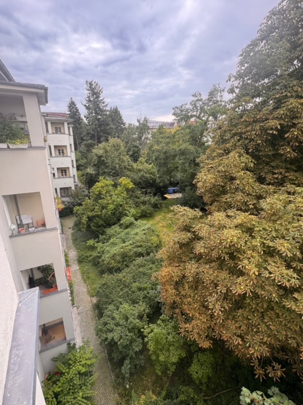Prenzlauer Berg/ 10 qm in 52 qm Wohnung / Ringbahn Station "S Prenzlauer Allee".