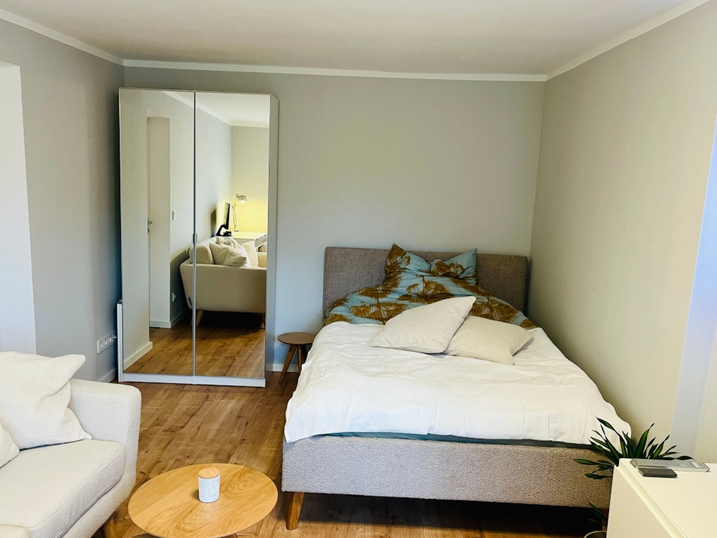 Helles voll möbliertes WG-Zimmer mit Terrasse und Garten an den Kaulsdorfer Seen – Foto 3