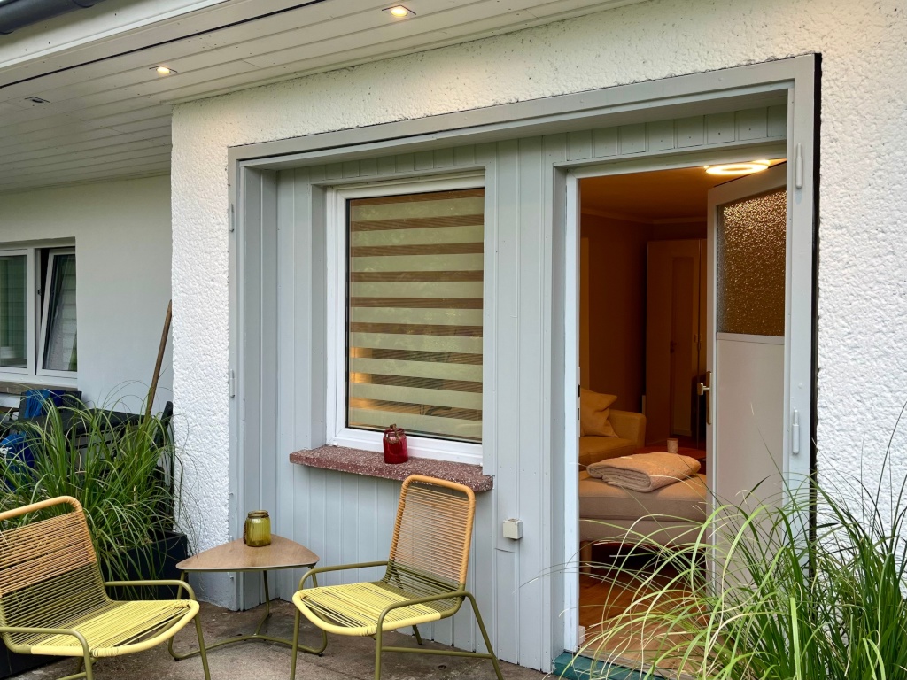 Helles voll möbliertes WG-Zimmer mit Terrasse und Garten an den Kaulsdorfer Seen