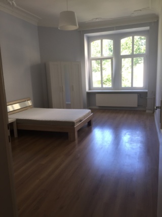 Anzeigenbild: Großes,helles Zimmer mit Stuck in netter 4er WG