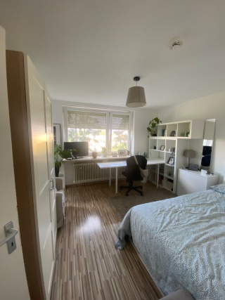 Anzeigenbild: Möbliertes Zimmer mit Balkon in freundlicher WG